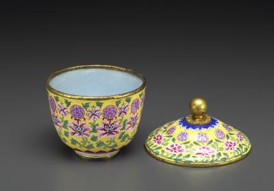 图片[2]-Gilt copper lidded cup with painted enamel, Qing dynasty, Qianlong reign (1736-1795)-China Archive